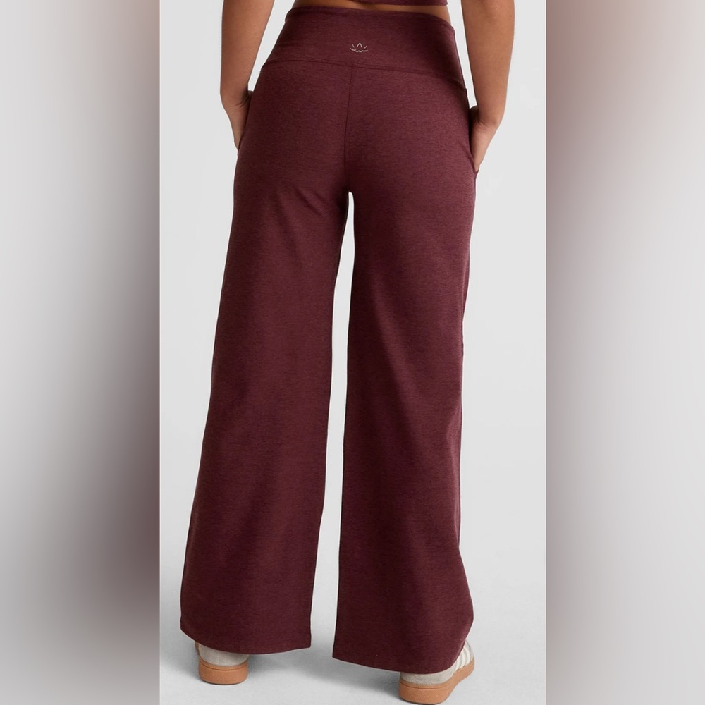 Beyond Yoga Space Dye Laidback Athletic Pants in Midnight Burgundy - Picture 4 of 16